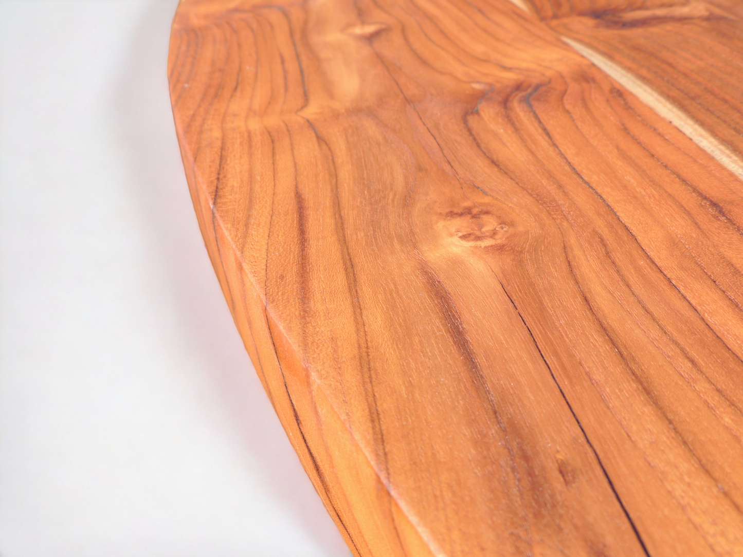 Mesa de Jantar Oval em madeira maciça peroba