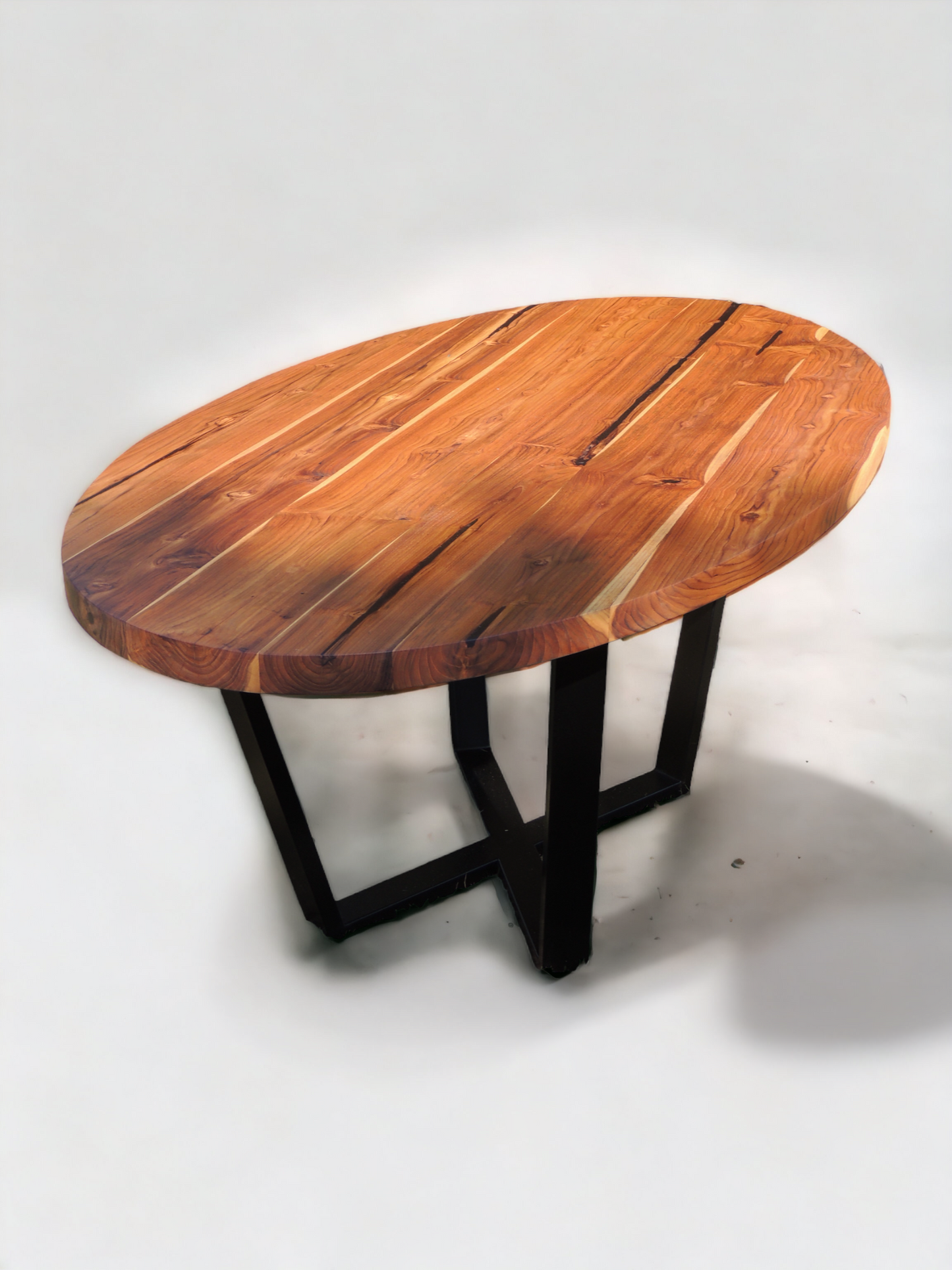 Mesa de Jantar Oval em madeira maciça peroba