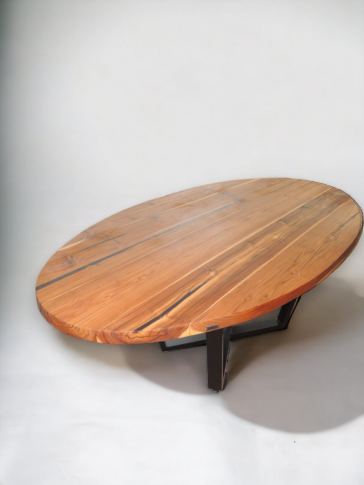 Mesa de Jantar Oval em madeira maciça peroba