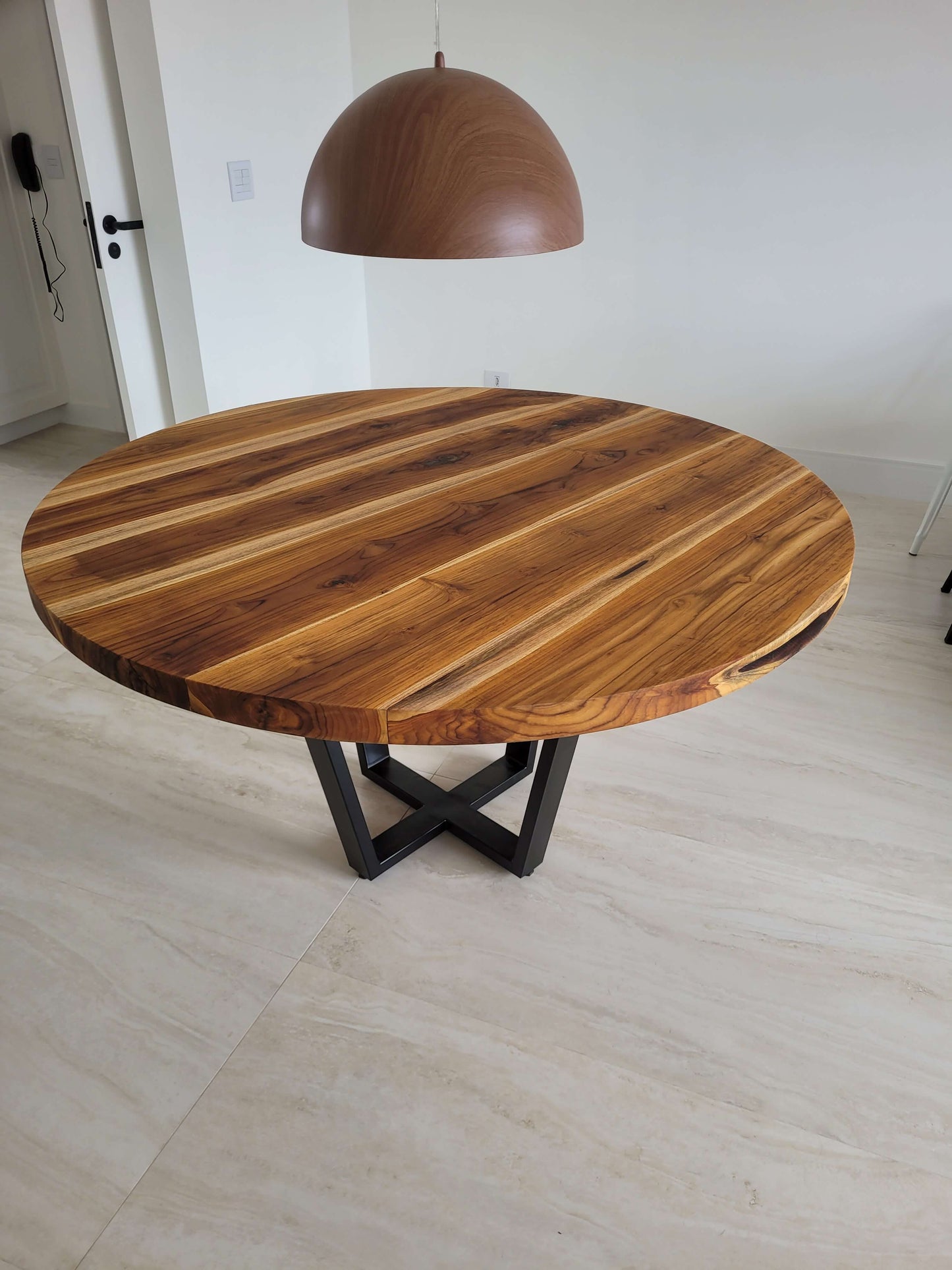 Mesa de Jantar Redonda de Madeira Peroba