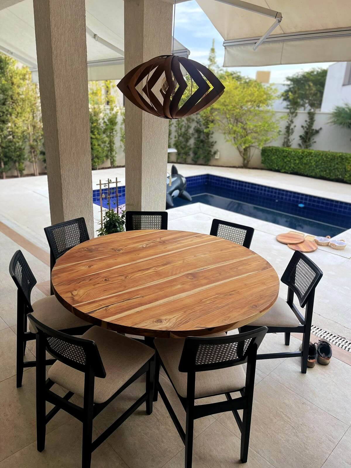 Mesa de Jantar Redonda de Madeira Peroba