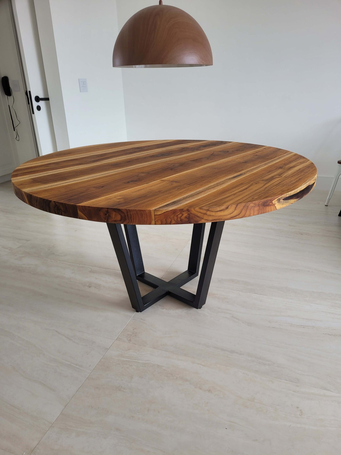 Mesa de Jantar Redonda de Madeira Peroba